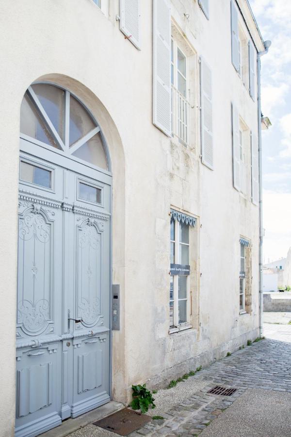 Апартаменты XVIII Century Gem With Magnificent Views Of The Harbour With A Private Garage Сен-Мартен-де-Ре Экстерьер фото